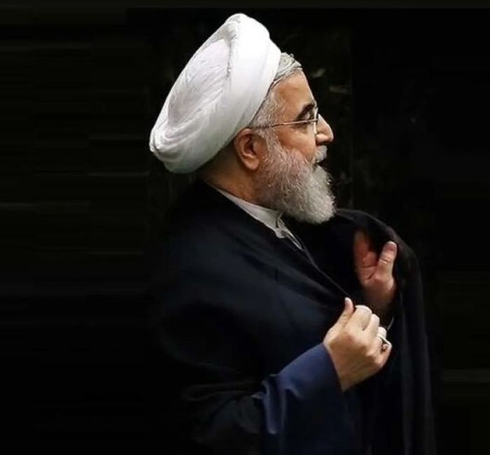 افشاگری روحانی از اعتراضات بعد از گران شدن بنزین/ چرا صبح یا بعدازظهر جمعه خبری نشد؟/ رییسی خودش مصوبه را امضا کرد اما اولین کسی بود که توئیت مخالفت زد