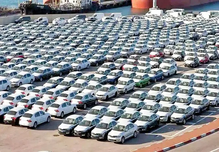 یک‌بام و دو هوا در واردات خودرو

