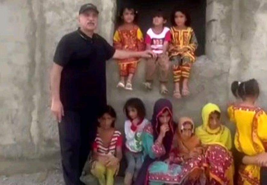 پرویز پرستویی در سیستان و بلوچستان: این بچه‌های مظلوم چه گناهی مرتکب شده‌اند؟