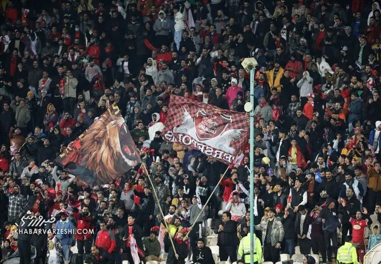 تشویق فرهاد مجیدی توسط پرسپولیسی‌ها