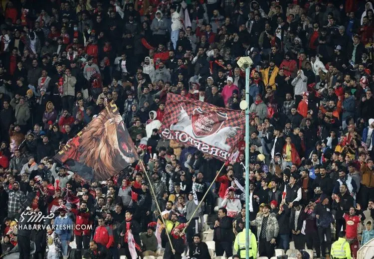 تشویق فرهاد مجیدی توسط پرسپولیسی‌ها
