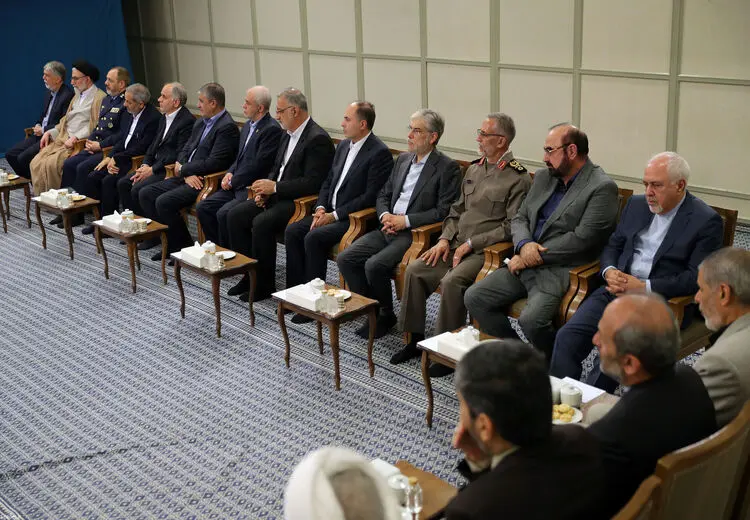 حضور ظریف در دیدار هیات دولت با رهبر انقلاب