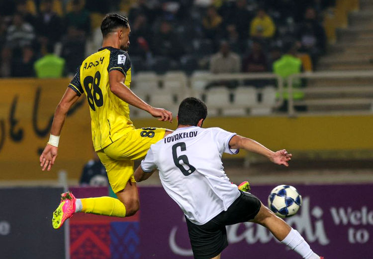 اعتراض شدید هواداران سپاهان؛ شعار «حیا کن رها کن» علیه مدیرعامل