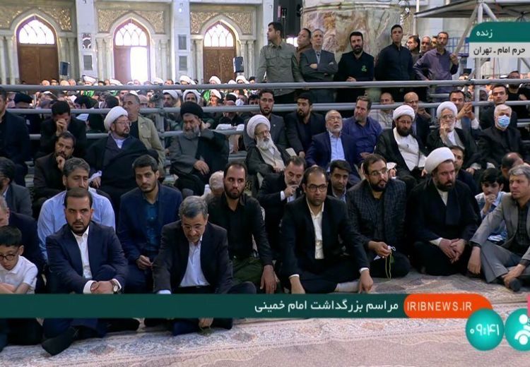 عکس/ احمدی‌نژاد در حرم امام خمینی