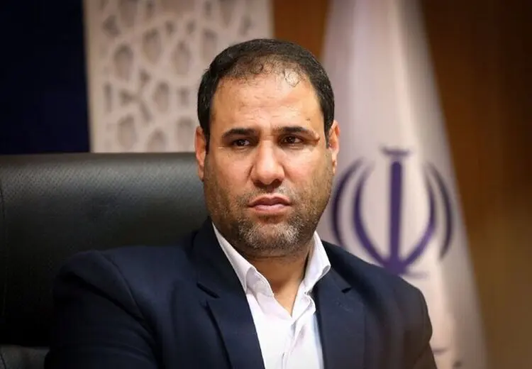 معلم‌ها را از زیر ۲۰ سال انتخاب کرده ایم تا دانش آموزان را درک کنند!/ نیوتن دانشمند خیلی بزرگی نبود