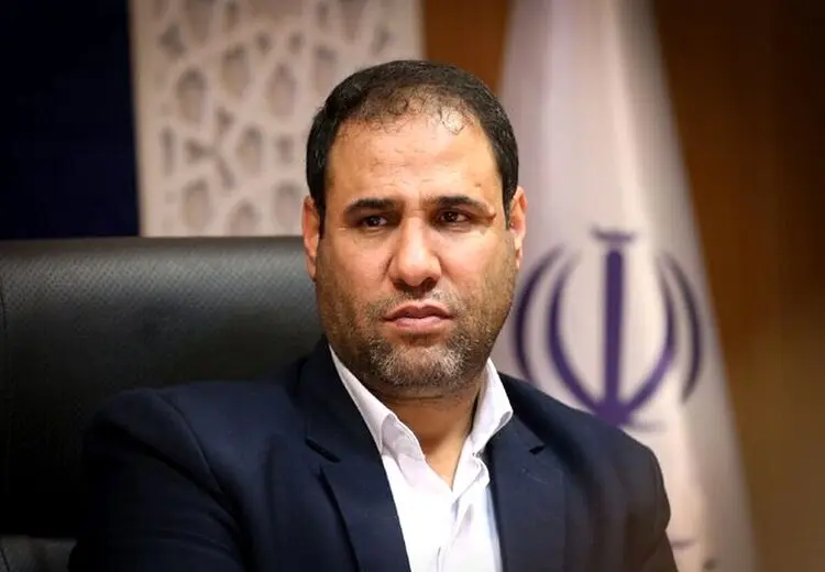 معلم‌ها را از زیر ۲۰ سال انتخاب کرده ایم تا دانش آموزان را درک کنند!/ نیوتن دانشمند خیلی بزرگی نبود