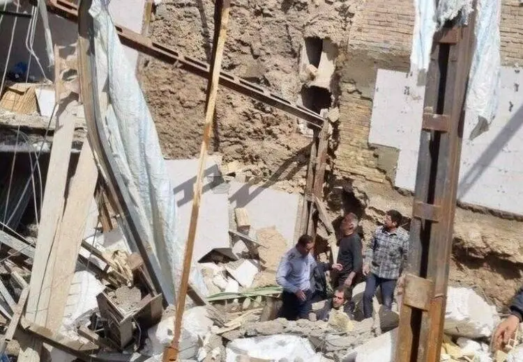 نجات ۲ کارگر از زیر آوار در ساختمان نیمه‌کاره تبریز/ یک کارگر جان باخت