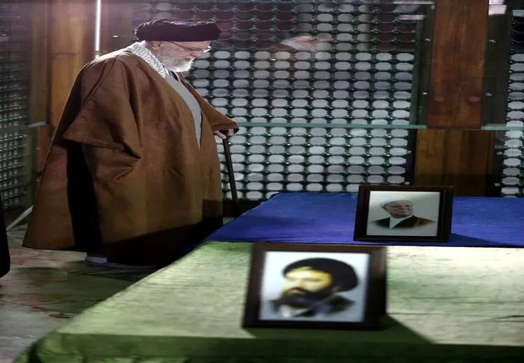 رهبر انقلاب بر سر مزار هاشمی رفسنجانی