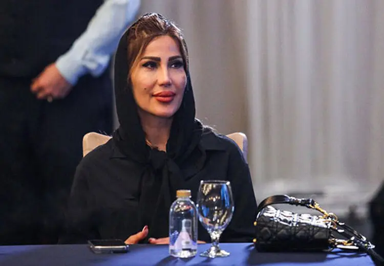 تصویری از همسر ایرانی سیدورف و انگشترش در مراسم معارفه 