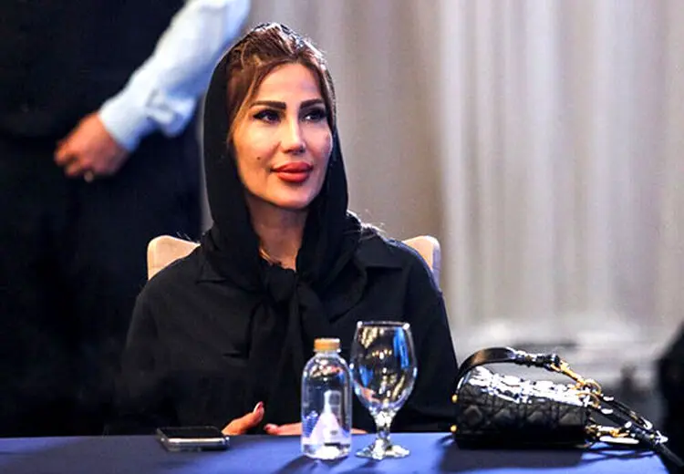 تصویری از همسر ایرانی سیدورف و انگشترش در مراسم معارفه 