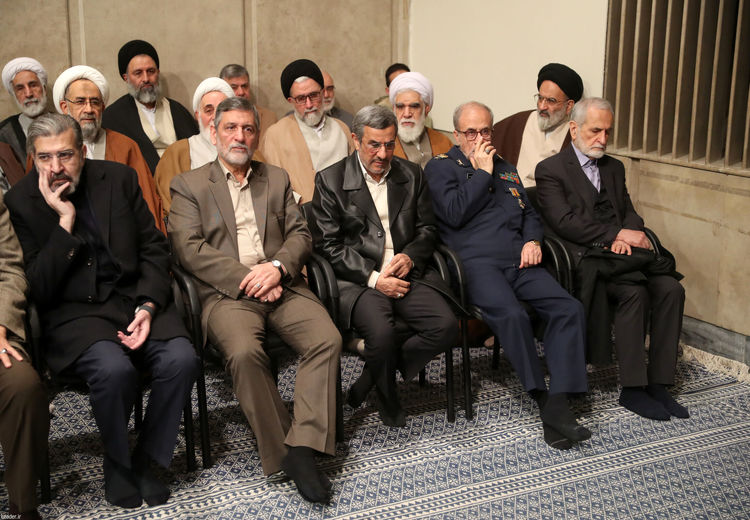 تغییر کاپشن احمدی نژادی به چرم احمدی نژادی!/ عکس