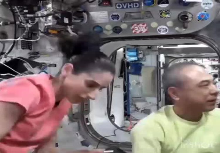 راه اندازی سلمانی در فضا توسط یاسمن مقبلی فضانورد ایرانی!