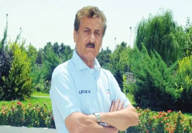 من آدرس باشگاه را بلد نیستم اما اراذل تهران سر تمرین استقلال می روند! / نکونام با مدیریت فعلی نمی‌تواند موفق شود