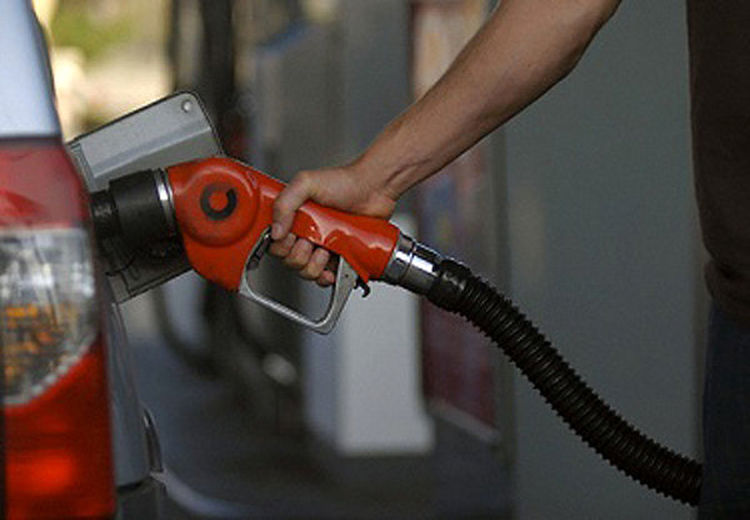 دولت چهاردهم قیمت بنزین را تغییر می‌دهد؟