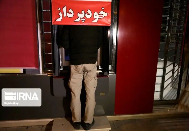 سواستفاده سارقان از سالمندان موقع استفاده از عابربانک 
