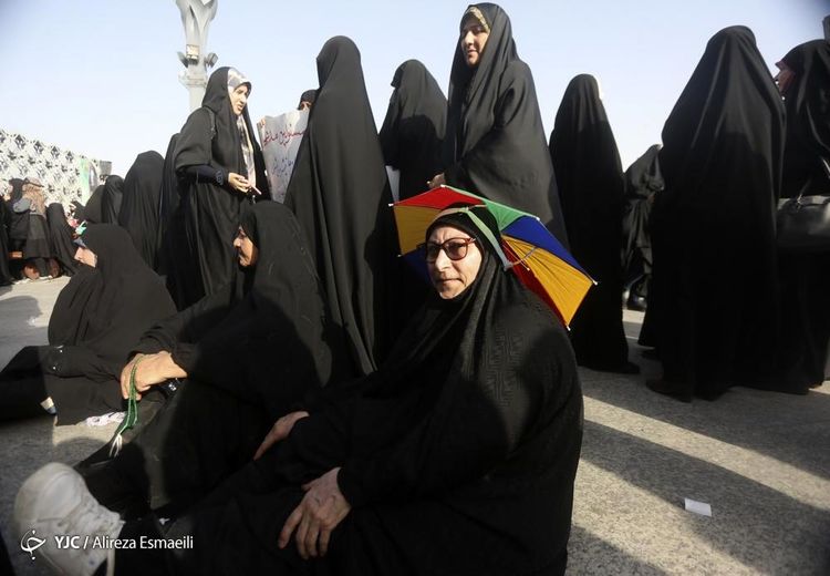 موضع متضاد روزنامه سپاه و روزنامه کیهان درباره رنگ حجاب