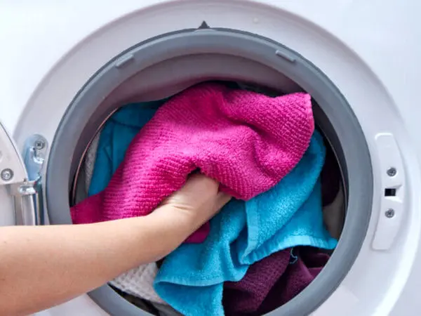 این پارچه خودتمیزشونده نیاز به مواد شوینده را از بین می‌برد!