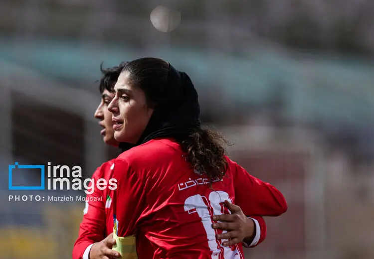 تصاویر فوتبال زنان پرسپولیس و پالایش گاز ایلام