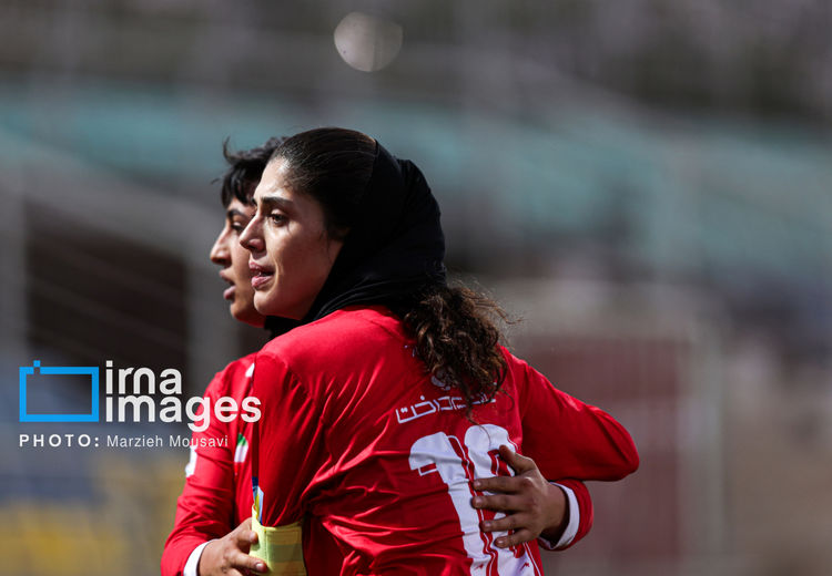 تصاویر فوتبال زنان پرسپولیس و پالایش گاز ایلام