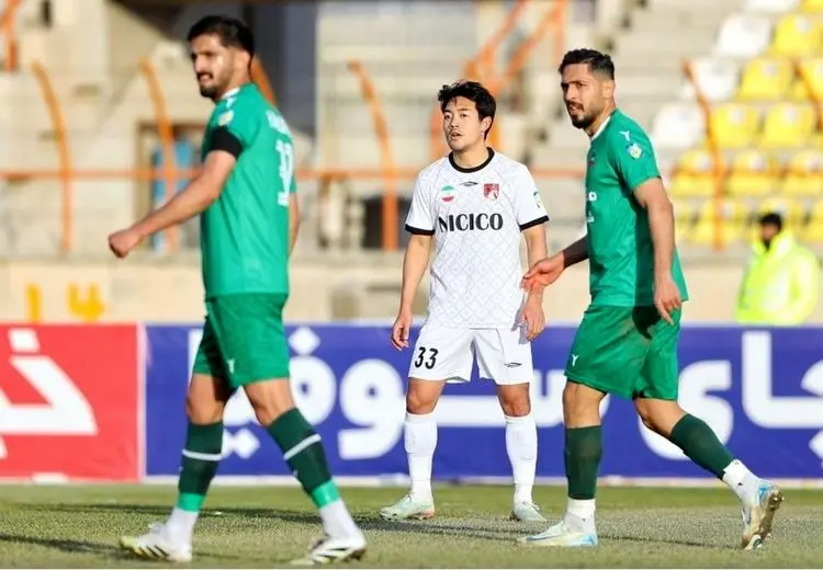 مدافع خارجی تیم لیگ برتری در تلاش برای خروج از ایران