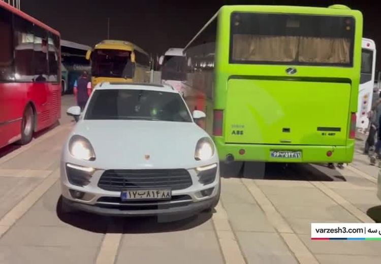 رامین رضائیان با ماشین شخصی ورزشگاه را ترک کرد