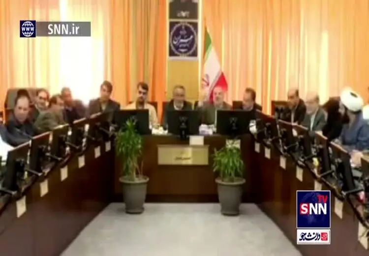 درگیری لفظی نمایندگان و وزیر آموزش و پرورش بر سر حادثه اتوبوس دانش‌آموزان/ آقای وزیر چرا متوجه نیستید، ۴ دانش آموز فوت کرده است؟!

