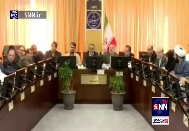 درگیری لفظی نمایندگان و وزیر آموزش و پرورش بر سر حادثه اتوبوس دانش‌آموزان/ آقای وزیر چرا متوجه نیستید، ۴ دانش آموز فوت کرده است؟!

