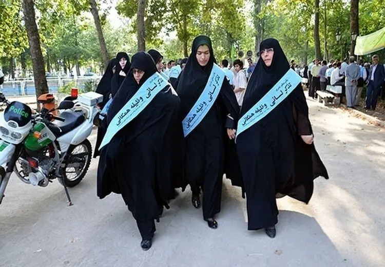 روش جدید امر به معروف در پارک‌ها و معابر تهران + تصاویر