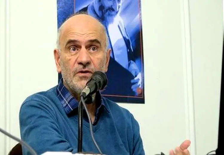 فرشاد مومنی: آبروبرتر از فساد در ایران نیست/ اگر قادر به برخورد نیستید از صحنه کنار بروید