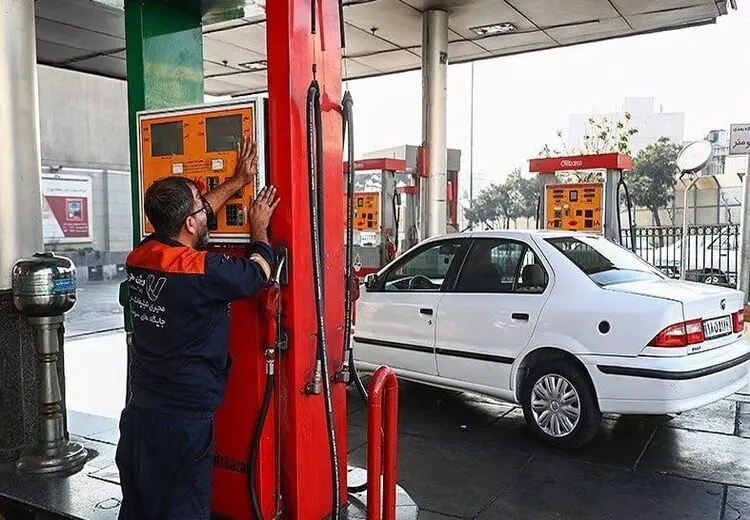 کاهش قیمت بنزین حرف پوپولیستی است