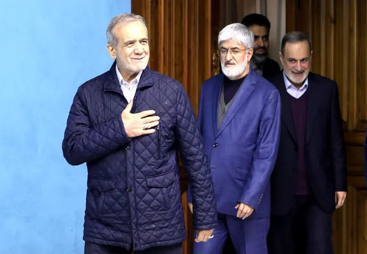 علی مطهری و وزیر روحانی و پزشکیان در یک قاب