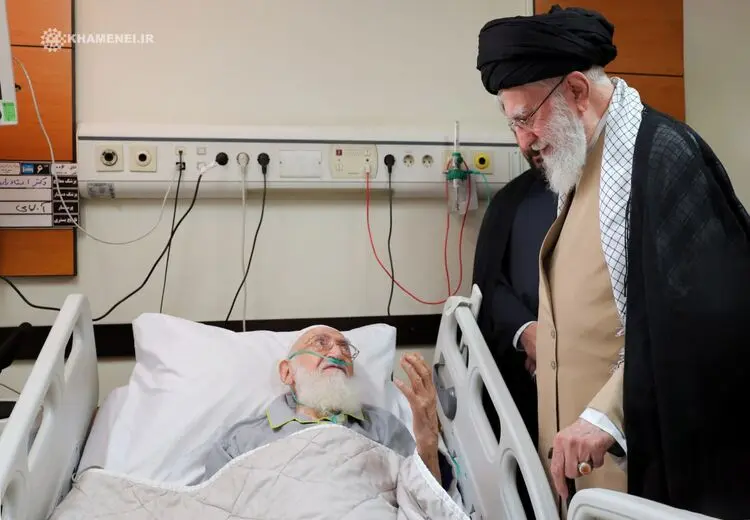 عیادت رهبر انقلاب از آیت‌الله نوری همدانی