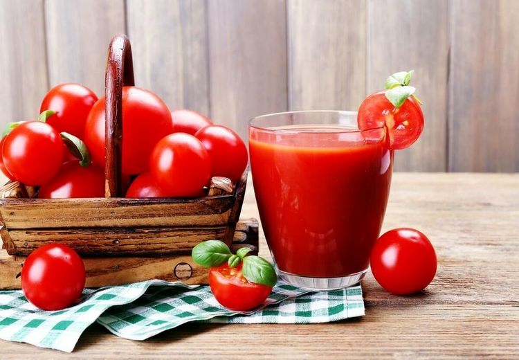 آب گوجه فرنگی بنوشید تا وزن کم کنید و پوستی درخشان داشته باشید