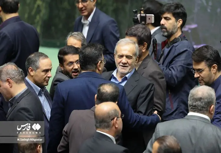 اعتراض نمایندگان تندرو به مصاحبه پزشکیان با خبرنگار آمریکایی + متن نامه 