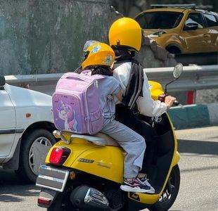 عکس یک مادر و دختر روی ترک موتور وایرال شد
