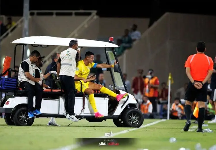 رونالدو را پس از مصدومیت با خودرو برقی بردند!