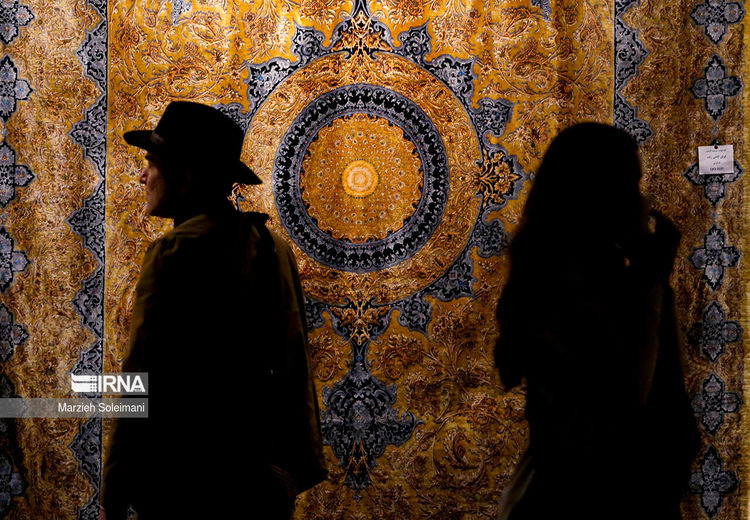  نمایش فرش‌های اصیل ایرانی