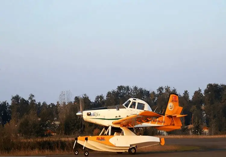 فرود هواپیماهای اطفاء حریق ترکیه در فرودگاه نوشهر + عکس
