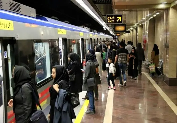 کیف پر از پول مسافر خوش شانس مترو به دست صاحبش رسید