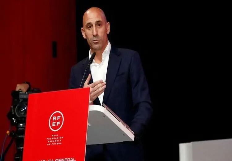 تعلیق ۳ ماهه رئیس پرحاشیه فدراسیون فوتبال اسپانیا 