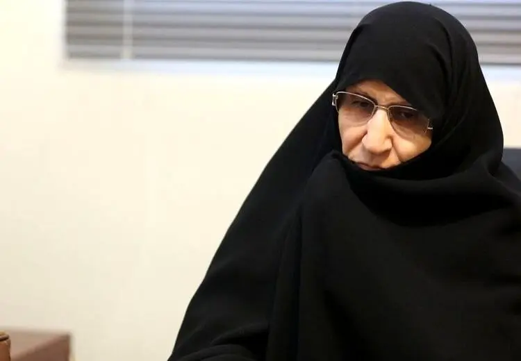 عکس دختر امام خمینی در دیدار با رهبری