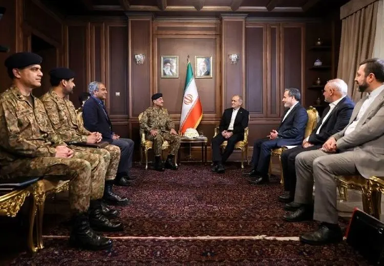 دیدار فرمانده ارتش پاکستان با رئیس‌جمهوری