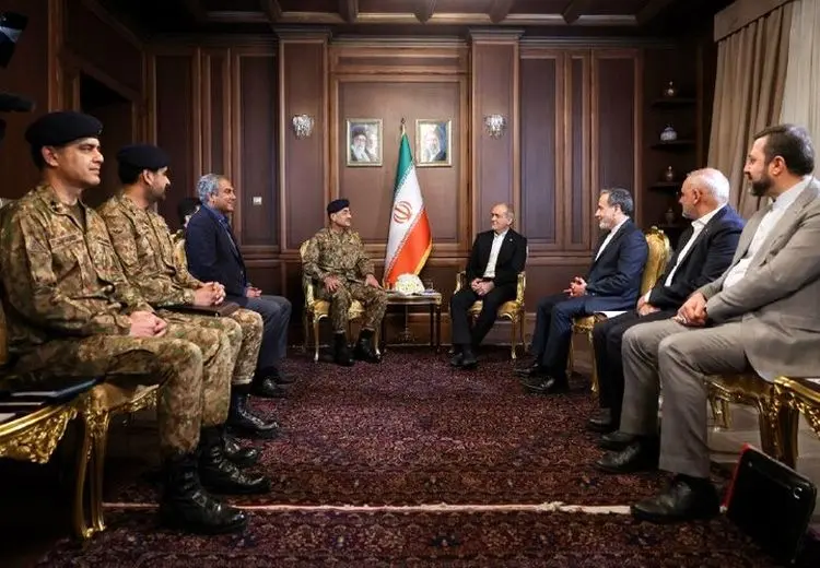 دیدار فرمانده ارتش پاکستان با رئیس‌جمهوری