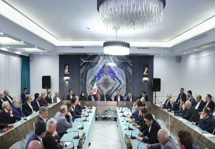 پزشکیان باید با دنیا رابطه داشته باشیم/قرار نیست با ذلت در برابر کسی سر خم کنیم