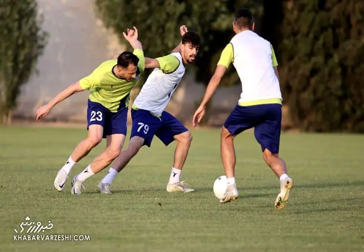 جواد نکونام از دو بازیکن استقلال تعهد گرفت