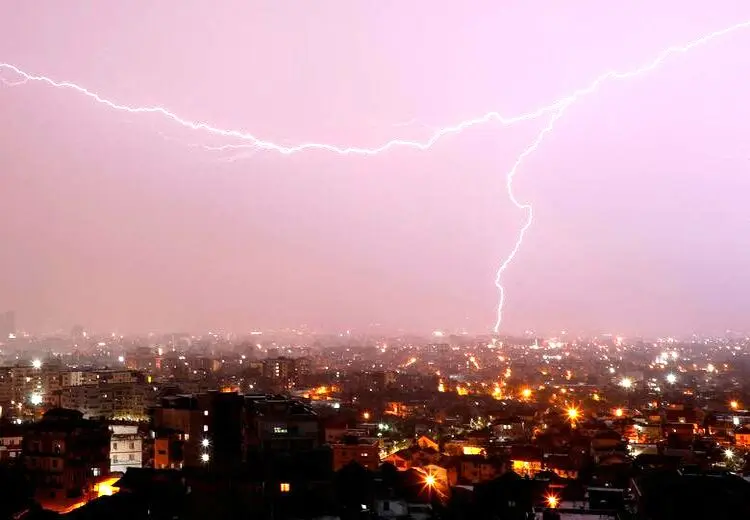 موقع رعد و برق اینجاها نباشید!