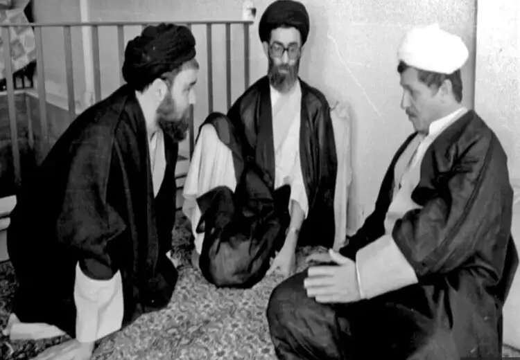 به احمدآقا تلفنی گفتم به امام عرض کند که امروز در صحبت‌های خودشان، مردم را تشویق به رفتن به جبهه‌ها کند