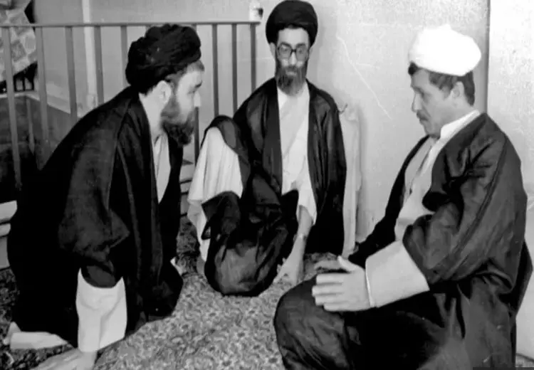 به احمدآقا تلفنی گفتم به امام عرض کند که امروز در صحبت‌های خودشان، مردم را تشویق به رفتن به جبهه‌ها کند