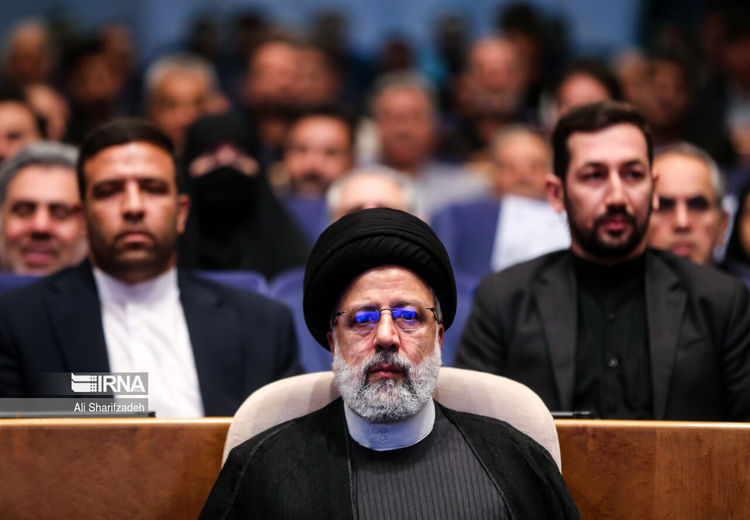 روزنامه جمهوری اسلامی: رییسی، تازه به دنبال تهیه سند کاهش فقر است؟