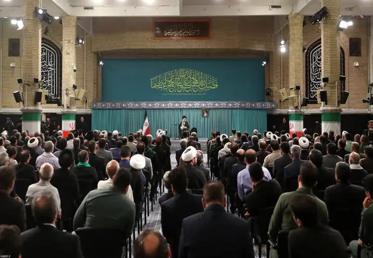 رهبر انقلاب: انتقال سیره عملی شهدا به نسل جوان، وظیفه‌ای مهم است